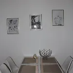 Klein-fein *